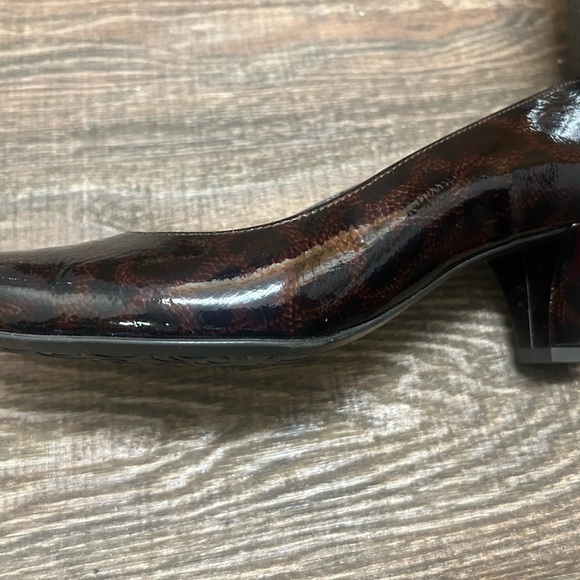 Ara Brown 9.5 NWOT “Luftpolster” Patent Leather Heels printed design underneath - Picture 11 of 16